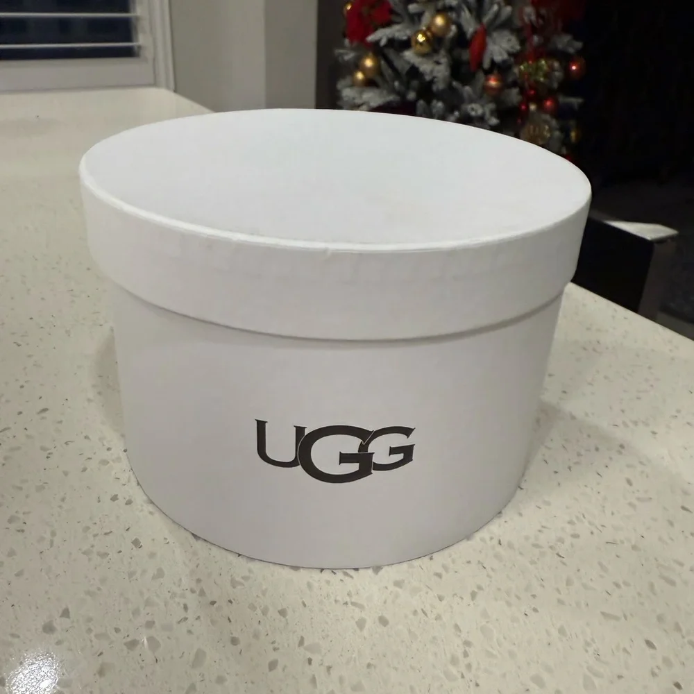 UGG Tan and Cream Earmuffs - Picture 4 of 7